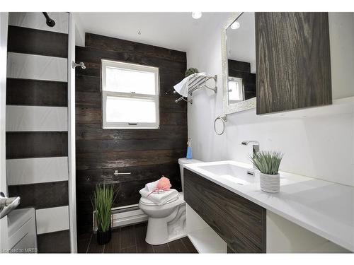 442 Highland Road E, Kitchener, ON - Indoor Photo Showing Bathroom