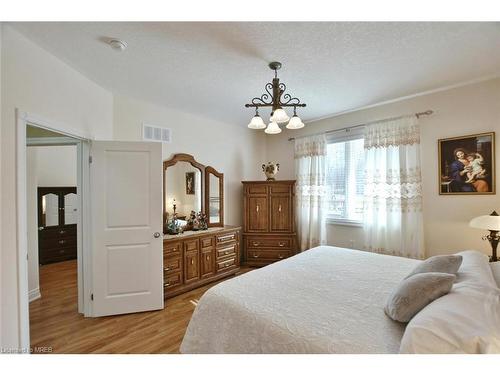 37 Tona Trail, Wasaga Beach, ON - Indoor Photo Showing Bedroom