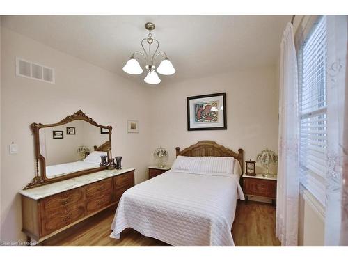 37 Tona Trail, Wasaga Beach, ON - Indoor Photo Showing Bedroom