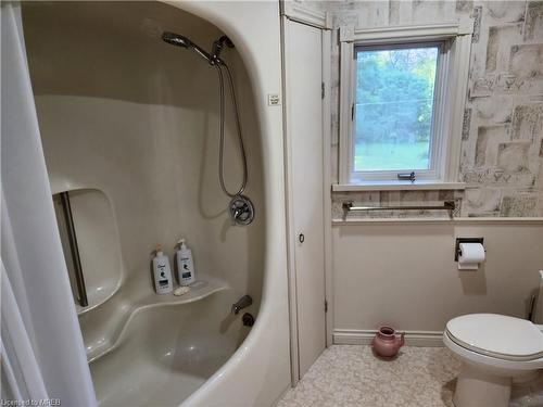 428 Beaumont Drive, Bracebridge, ON - Indoor Photo Showing Bathroom