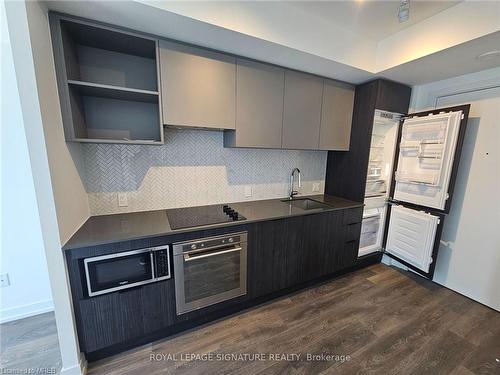 2705-82 Dalhousie Street, Toronto, ON - Indoor Photo Showing Kitchen