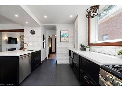 24 Ellen Street, Brampton, ON - Indoor Photo Showing Kitchen