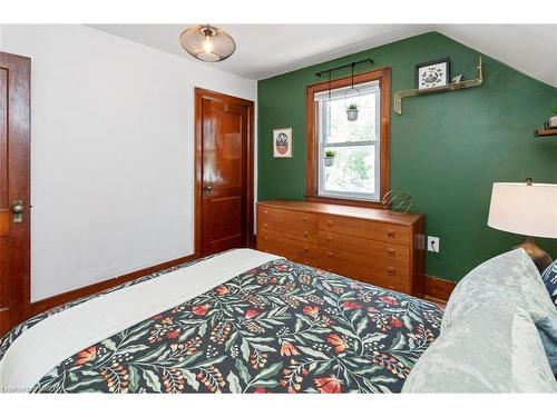 24 Ellen Street, Brampton, ON - Indoor Photo Showing Bedroom