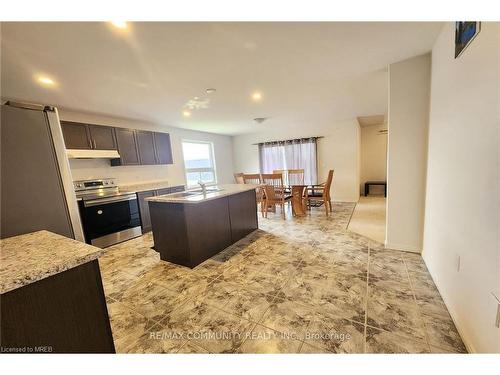 27 Summer Lane Lane, Peterborough, ON - Indoor Photo Showing Kitchen