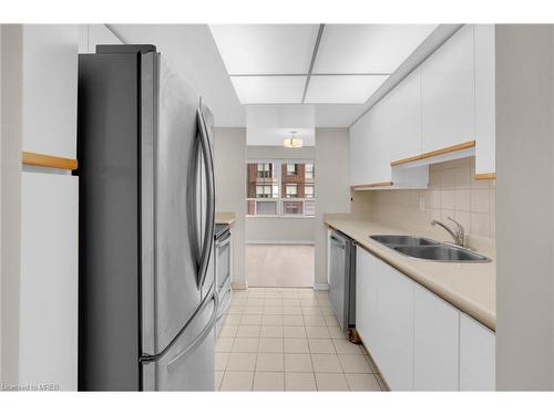 609-335 Webb Drive, Mississauga, ON - Indoor Photo Showing Kitchen With Double Sink