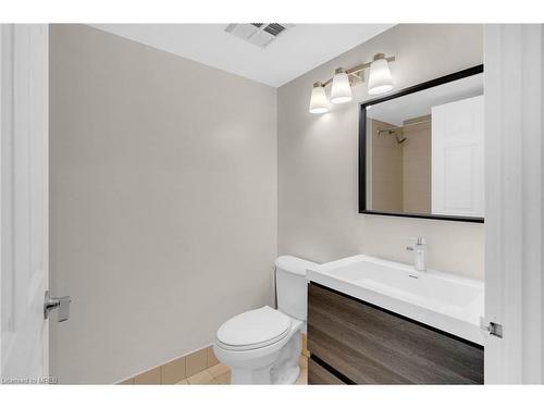 609-335 Webb Drive, Mississauga, ON - Indoor Photo Showing Bathroom