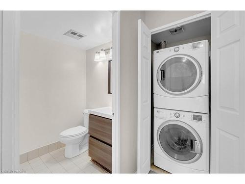 609-335 Webb Drive, Mississauga, ON - Indoor Photo Showing Laundry Room