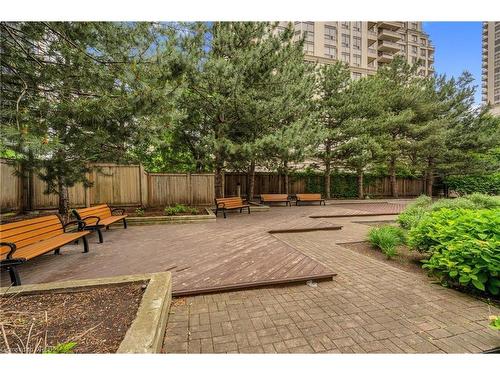 609-335 Webb Drive, Mississauga, ON - Outdoor With Backyard