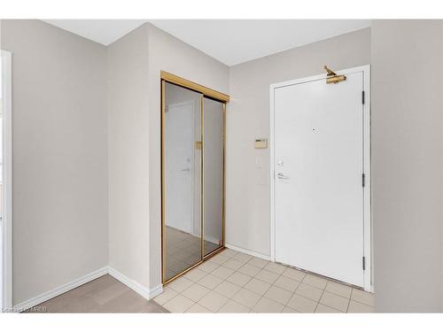 609-335 Webb Drive, Mississauga, ON - Indoor Photo Showing Other Room