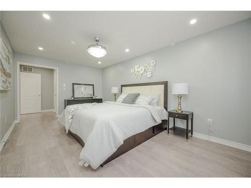 36 Tidemore Heights, Hamilton, ON - Indoor Photo Showing Bedroom