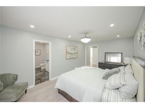 36 Tidemore Heights, Hamilton, ON - Indoor Photo Showing Bedroom