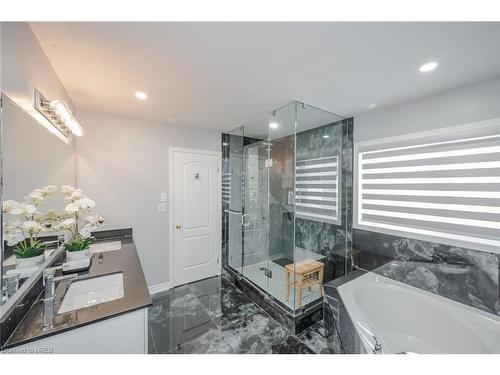 36 Tidemore Heights, Hamilton, ON - Indoor Photo Showing Bathroom