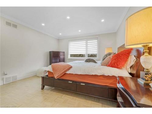 107 Kennedy Avenue, Hamilton, ON - Indoor Photo Showing Bedroom