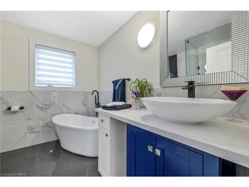 107 Kennedy Avenue, Hamilton, ON - Indoor Photo Showing Bathroom