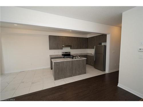 1-166 Deerpath Drive, Guelph, ON - Indoor Photo Showing Kitchen