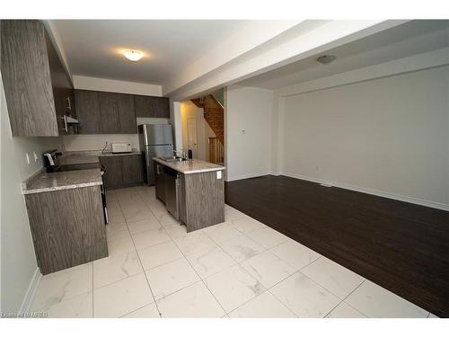 1-166 Deerpath Drive, Guelph, ON - Indoor Photo Showing Kitchen