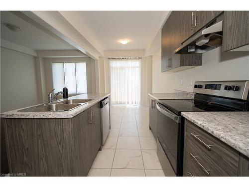 1-166 Deerpath Drive, Guelph, ON - Indoor Photo Showing Kitchen With Double Sink With Upgraded Kitchen