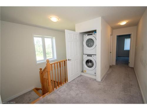 1-166 Deerpath Drive, Guelph, ON - Indoor Photo Showing Laundry Room