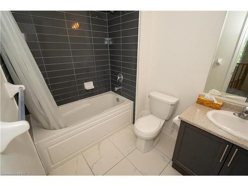 1-166 Deerpath Drive, Guelph, ON - Indoor Photo Showing Bathroom