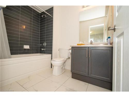 1-166 Deerpath Drive, Guelph, ON - Indoor Photo Showing Bathroom