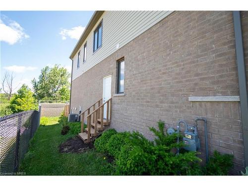 1-166 Deerpath Drive, Guelph, ON - Outdoor With Exterior