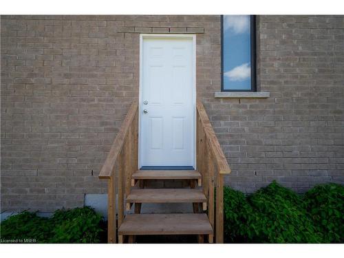 1-166 Deerpath Drive, Guelph, ON - Outdoor