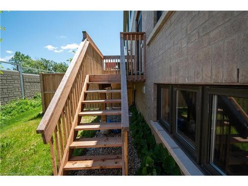 1-166 Deerpath Drive, Guelph, ON - Outdoor