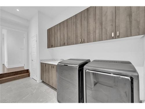 16 Clute Springs Court, Brampton, ON - Indoor Photo Showing Laundry Room