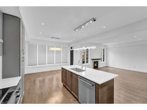 16 Clute Springs Court, Brampton, ON - Indoor Photo Showing Kitchen