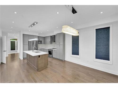 16 Clute Springs Court, Brampton, ON - Indoor Photo Showing Kitchen