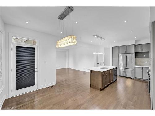 16 Clute Springs Court, Brampton, ON - Indoor Photo Showing Kitchen