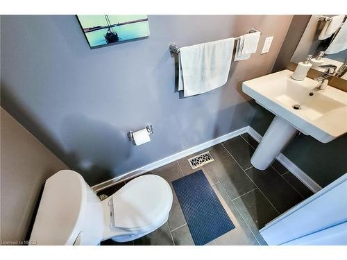 52 Crafter Crescent, Stoney Creek, ON - Indoor Photo Showing Bathroom