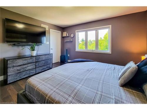 52 Crafter Crescent, Stoney Creek, ON - Indoor Photo Showing Bedroom