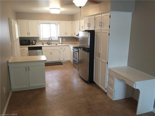 7 Canora Court, Welland, ON - Indoor Photo Showing Kitchen With Double Sink