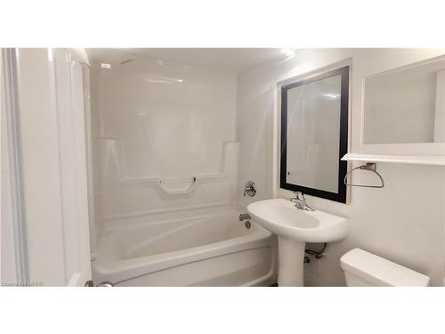 55 Sherwood Avenue, Kitchener, ON - Indoor Photo Showing Bathroom