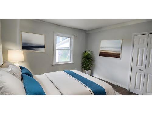 55 Sherwood Avenue, Kitchener, ON - Indoor Photo Showing Bedroom