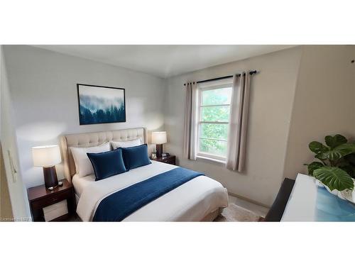 55 Sherwood Avenue, Kitchener, ON - Indoor Photo Showing Bedroom