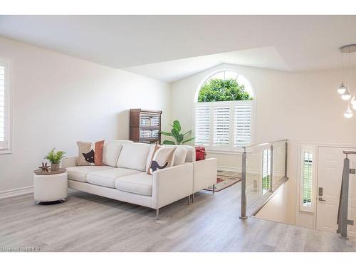 118 Colbeck Drive, Welland, ON - Indoor Photo Showing Living Room