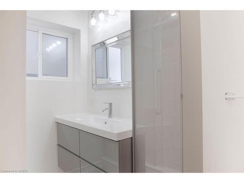 118 Colbeck Drive, Welland, ON - Indoor Photo Showing Bathroom