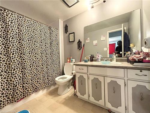 18 Manley Crescent, Thorold, ON - Indoor Photo Showing Bathroom