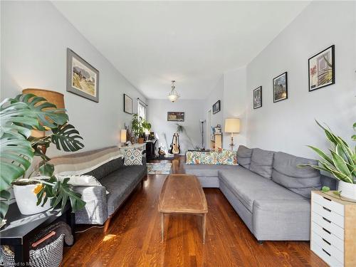 386 Westmoreland Avenue N, Toronto, ON - Indoor Photo Showing Living Room