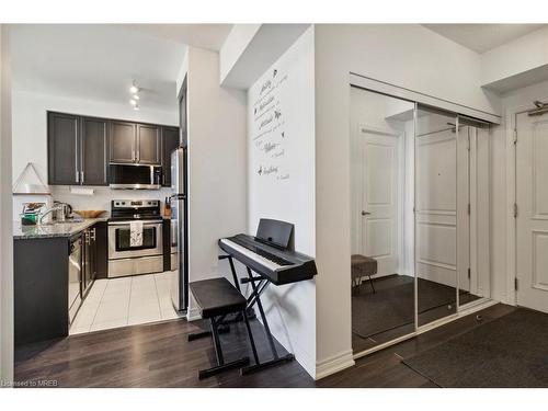 1512-9245 Jane Street, Maple, ON - Indoor Photo Showing Kitchen