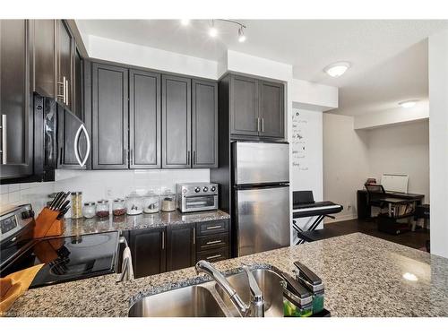 1512-9245 Jane Street, Maple, ON - Indoor Photo Showing Kitchen With Stainless Steel Kitchen With Double Sink With Upgraded Kitchen