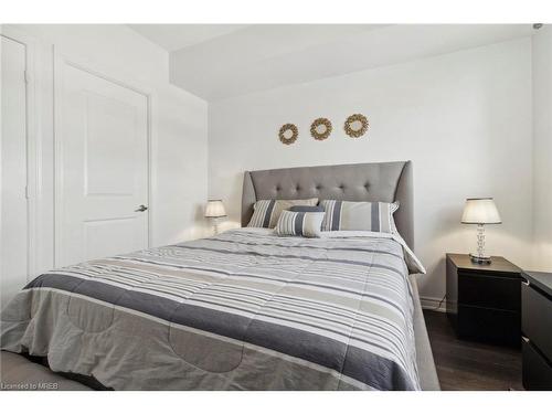 1512-9245 Jane Street, Maple, ON - Indoor Photo Showing Bedroom