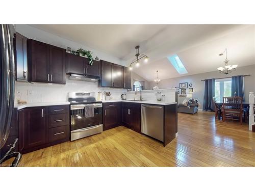 1 Fuller Drive, Caledonia, ON - Indoor Photo Showing Kitchen