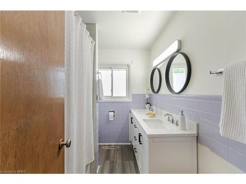 68 Albemarle Street, Brantford, ON - Indoor Photo Showing Bathroom