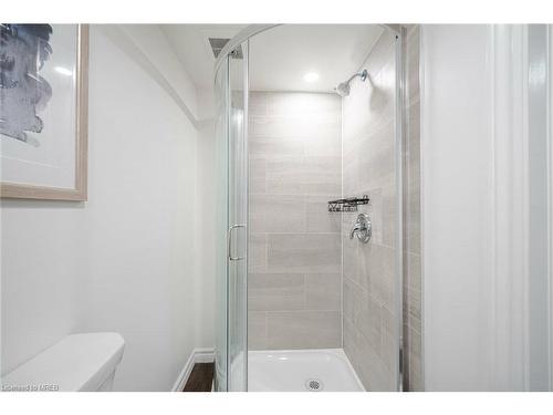 68 Albemarle Street, Brantford, ON - Indoor Photo Showing Bathroom