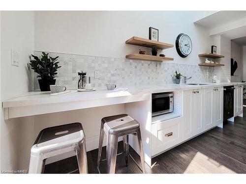 22 Crooks Street, Hamilton, ON - Indoor Photo Showing Kitchen With Upgraded Kitchen