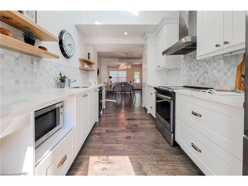 22 Crooks Street, Hamilton, ON - Indoor Photo Showing Kitchen With Upgraded Kitchen
