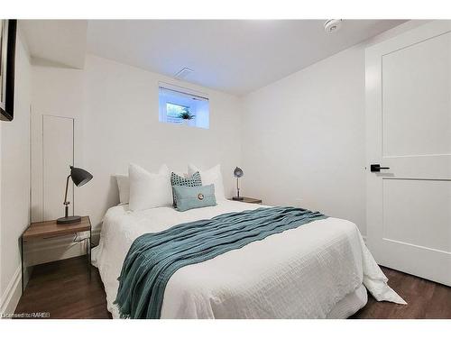 22 Crooks Street, Hamilton, ON - Indoor Photo Showing Bedroom